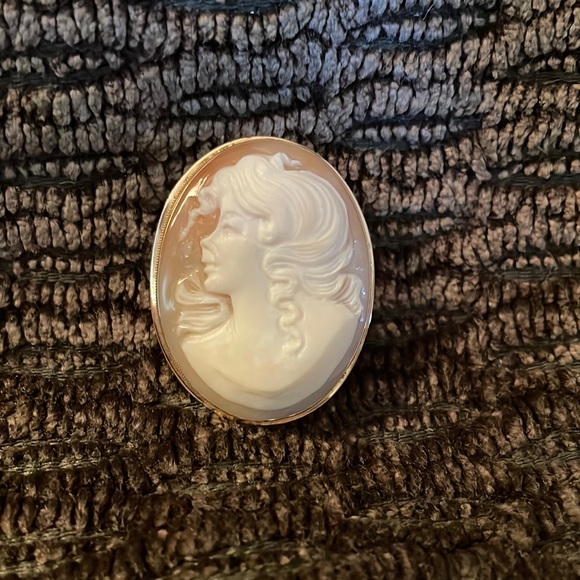 14kt gold cameo pin/pendant